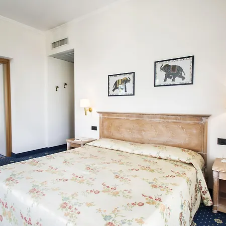 فندق Lido La Perla Nera ستريزا