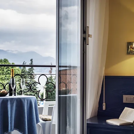 Lido La Perla Nera 3* ستريزا