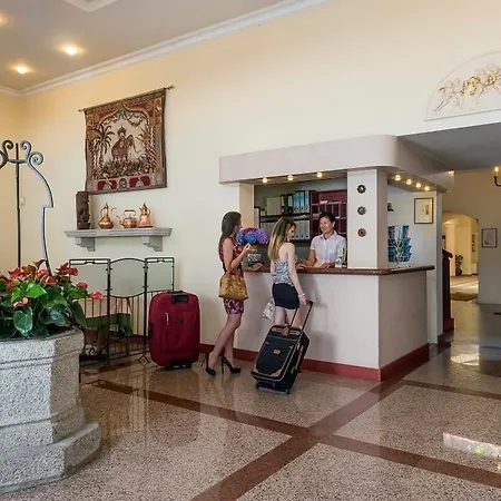 מלון Lido La Perla Nera 3*