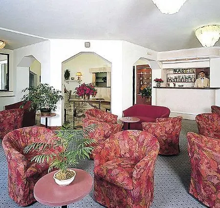 Lido La Perla Nera מלון סטרסה